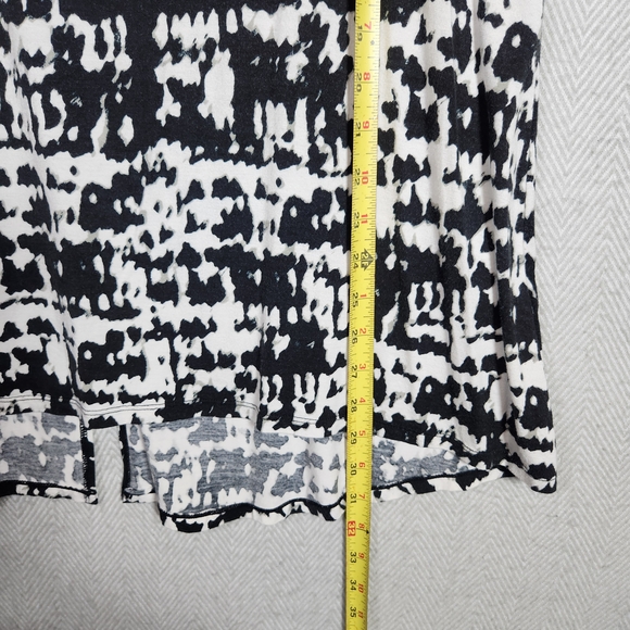 Rose & Olive Black and White Patterned Women's Sleeveless 1X Top Back Cut Out - Picture 7 of 10